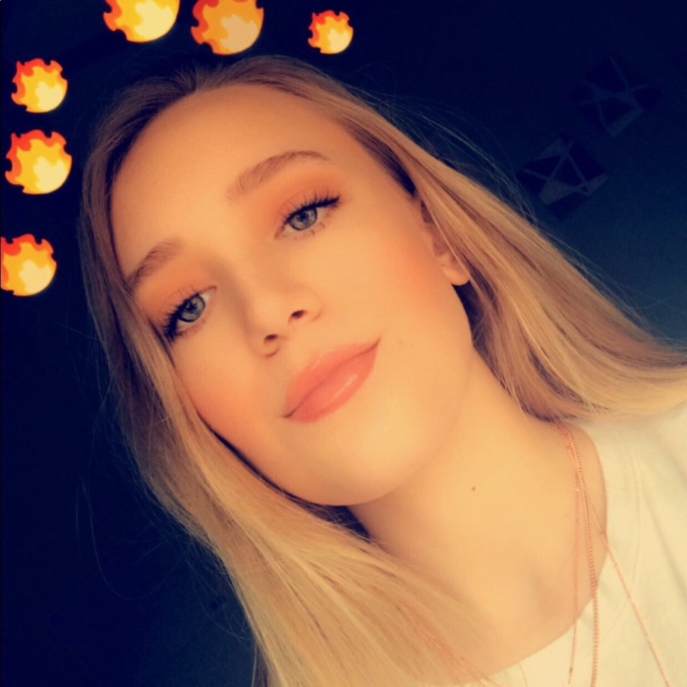 Meet your Posher, Alivia